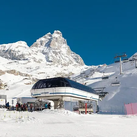 Hellochalet - Maison Reve Blanc - To Door With Matterhorn View